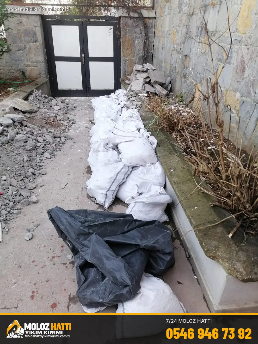 Moloz Hattı ekibi: Bahçe betonu kırımı ve çuvallı moloz